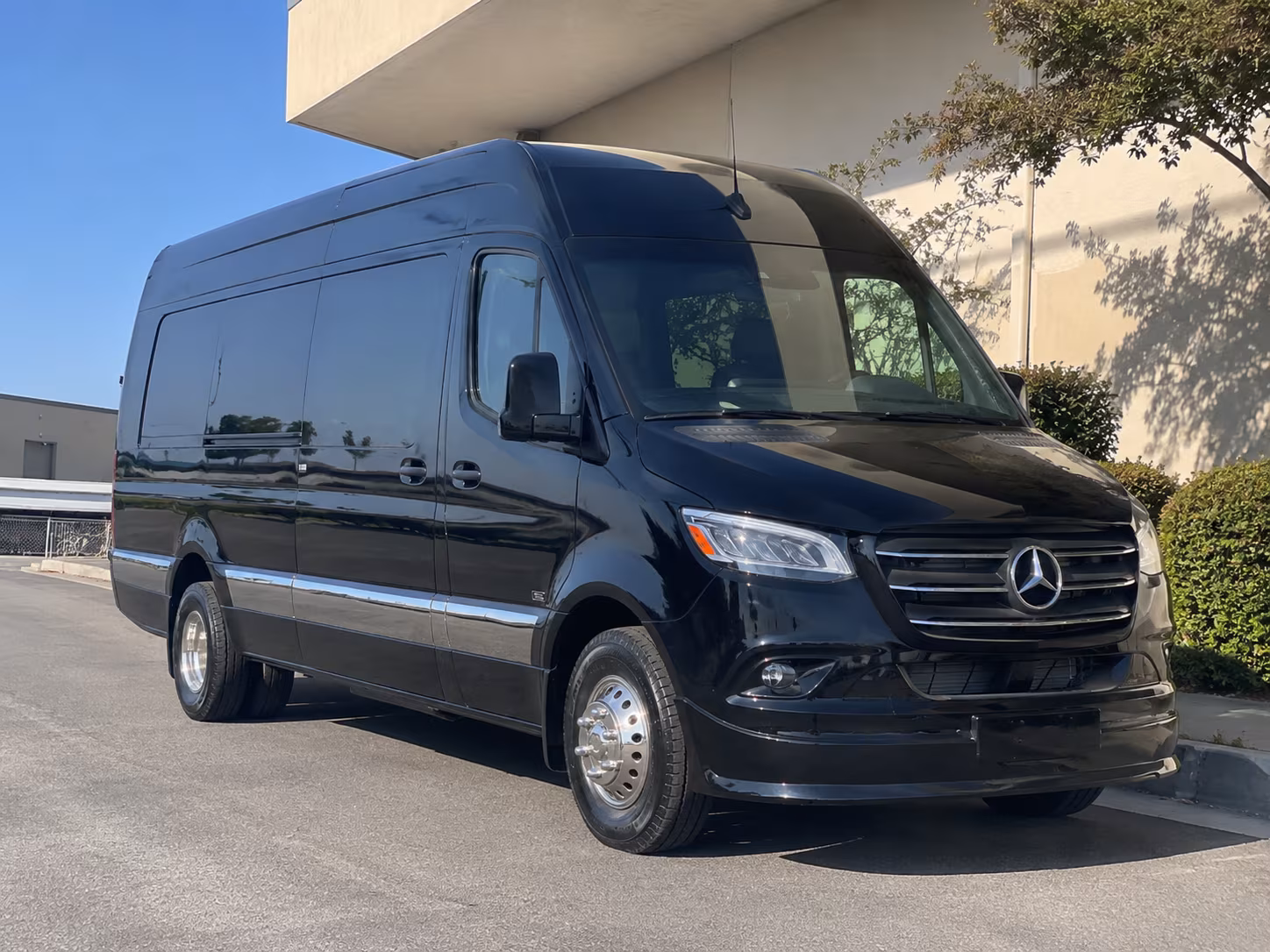 bus rental options for glendale trips