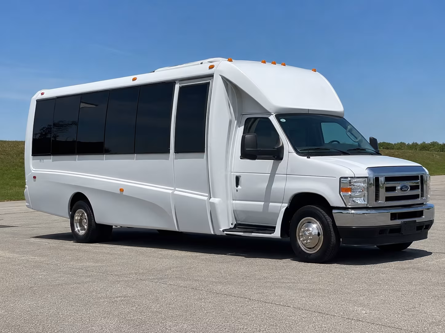 shuttle buses for large concert groups and group ticket packages in glendale